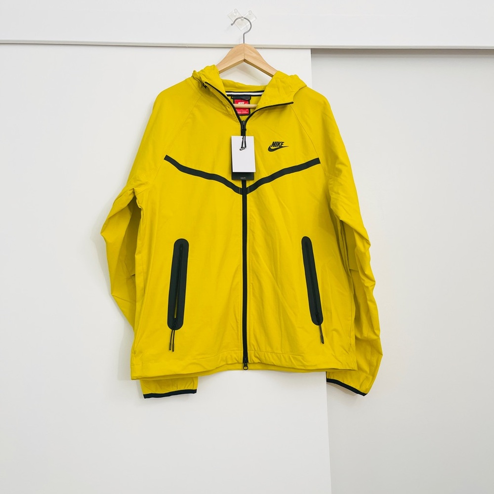 Nike Men’s Tech Woven Lightweight Jacket Size Small